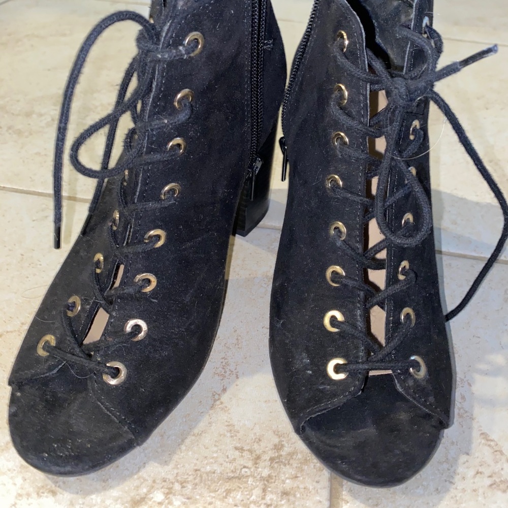 Boots - Picture 3 of 3